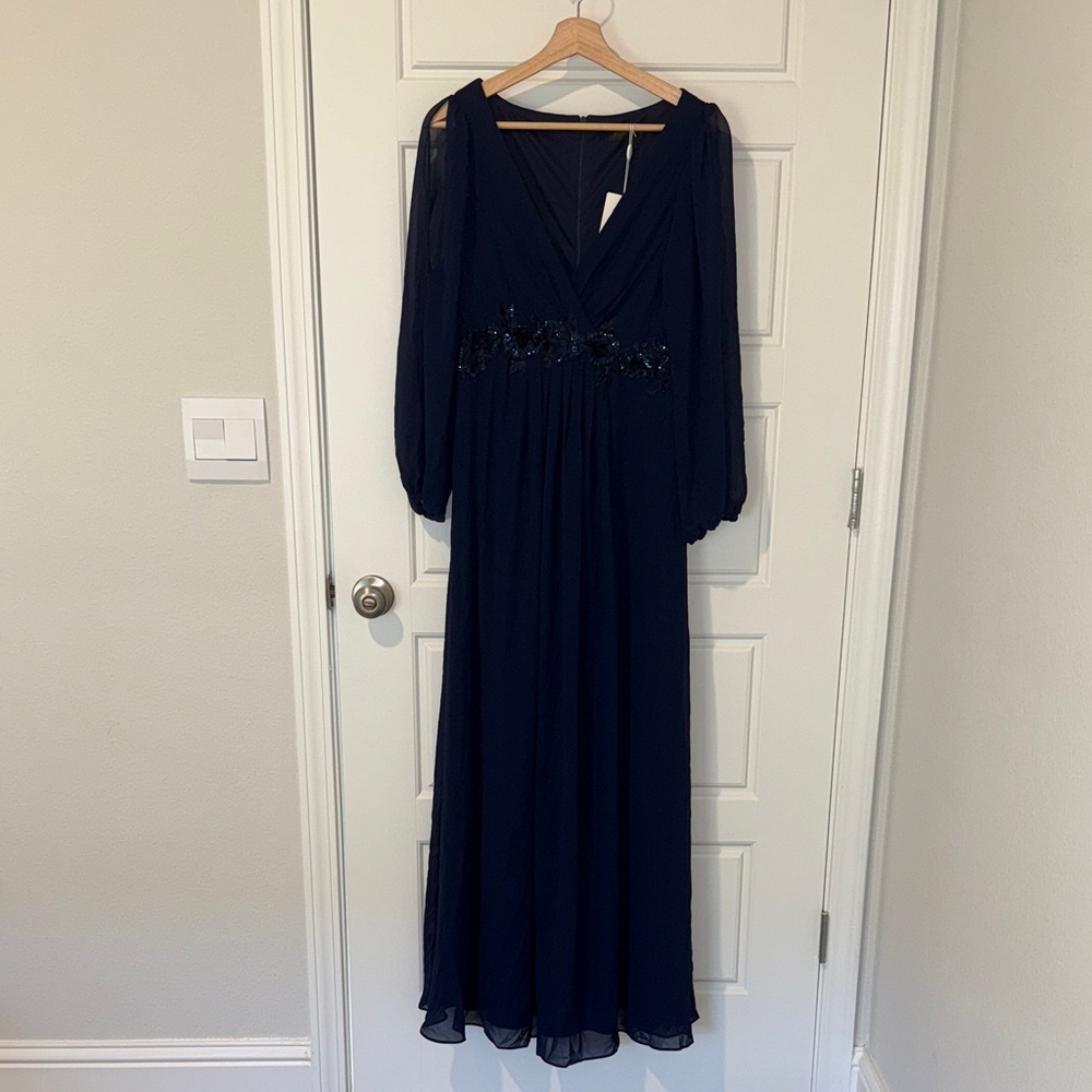 NWT ever pretty navy blue formal dress size Medium size 6
